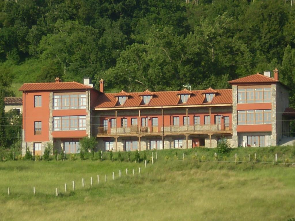 Escuelas De Fuentes Villaviciosa  Exterior photo